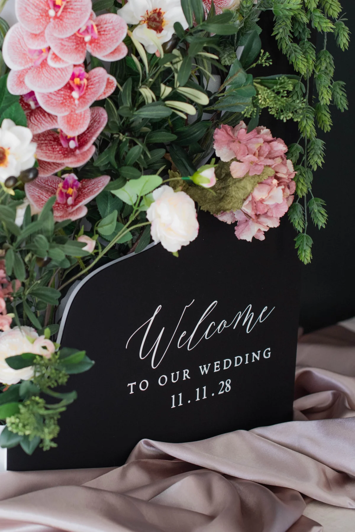Everything you need to know about making a large wedding sign with Cricut Joy