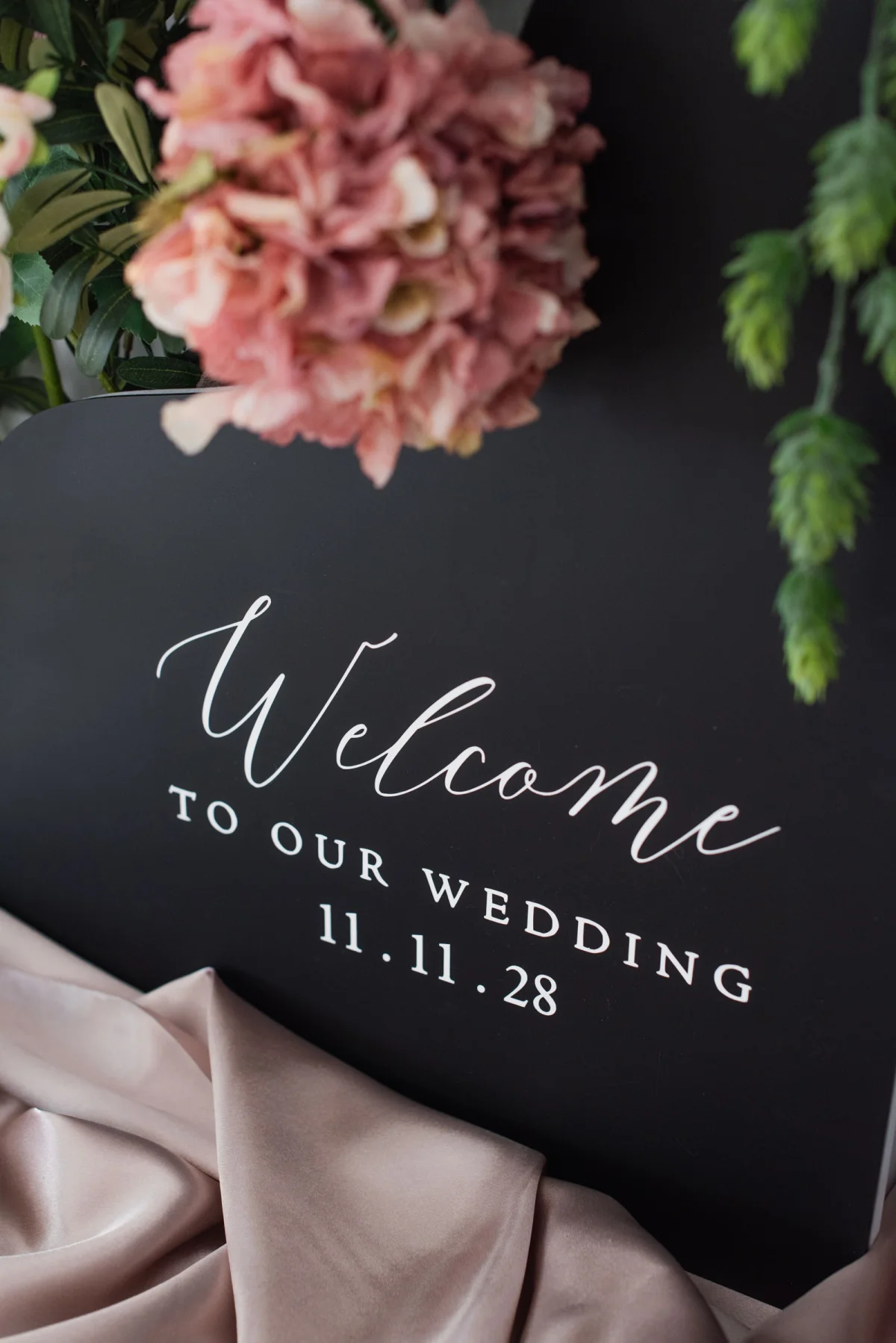 How to DIY a wedding welcome flower box sign with a Cricut Joy