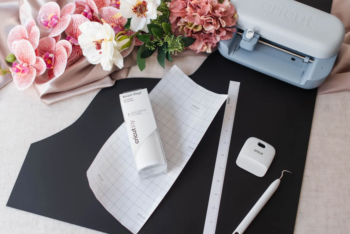 Materials you need to make a wedding welcome sign with Cricut
