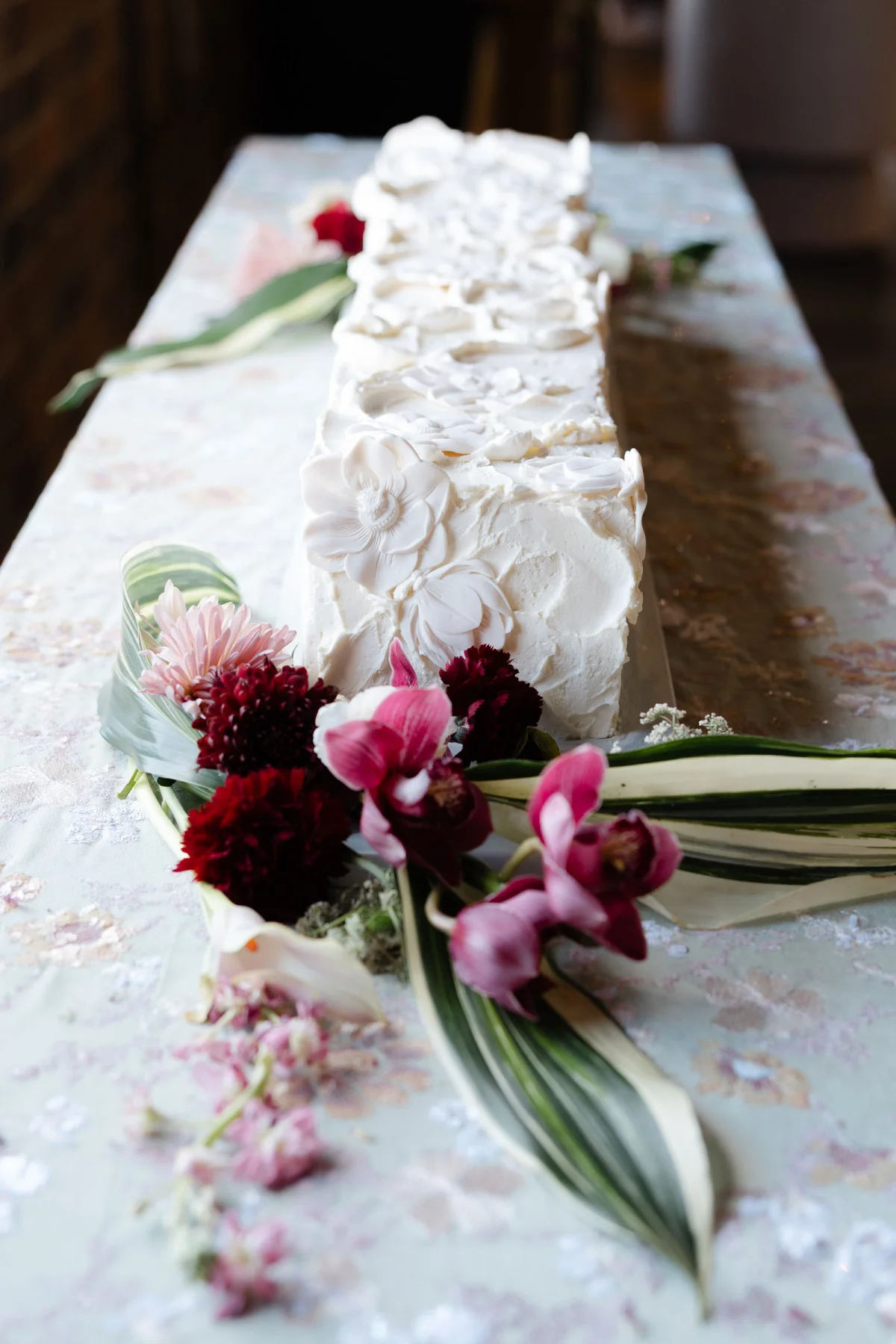 Embrace the Long Cake Trend for Your Wedding Celebration