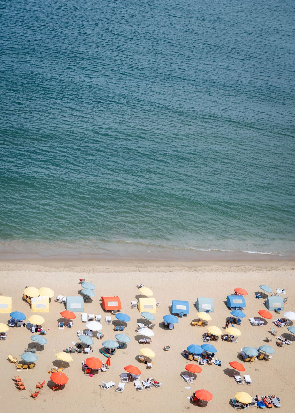 Virginia Beach wedding with colorful beach umbrellas from Marriott Virginia Beach Oceanfront