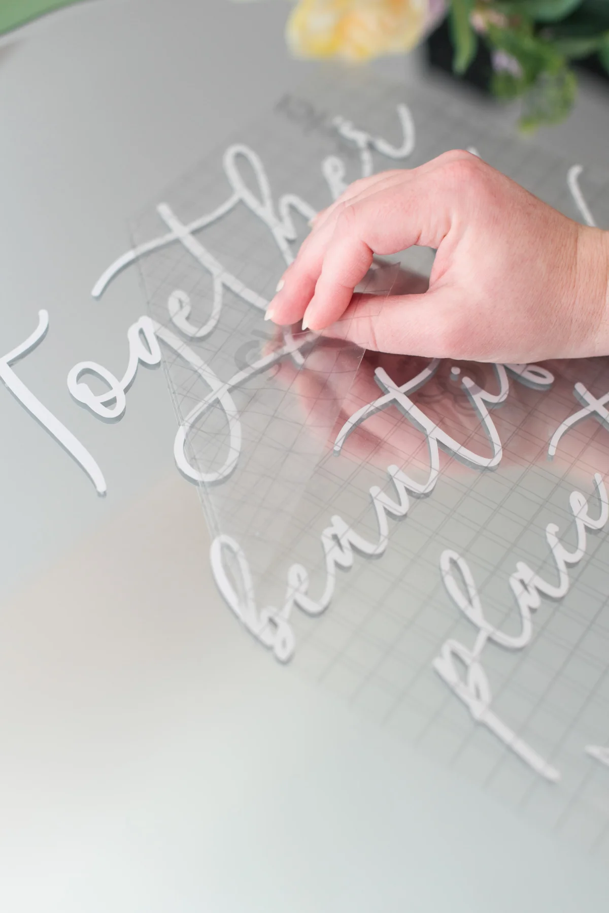 Best tips and tricks for DIYing a mirror for your wedding
