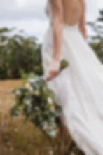 bride holding a bouquet, wedding planning advice, best wedding tips